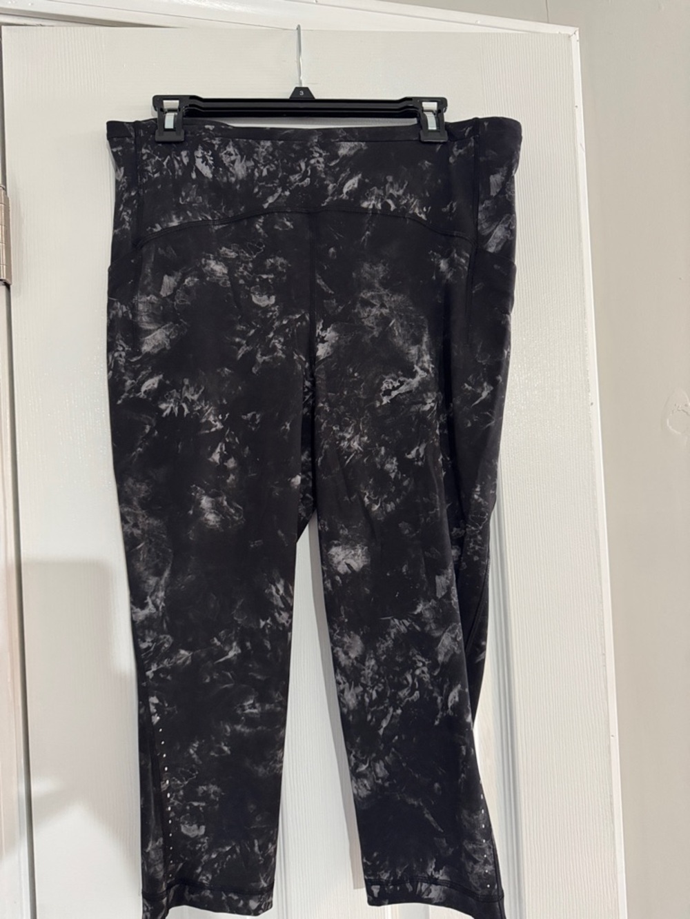 lululemon athletica Black Marble-Effect Capri Leggings